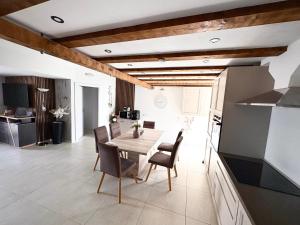 Nhà bếp/bếp nhỏ tại Apartment Anchor Luxury