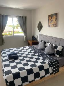 Afbeelding uit fotogalerij van English owned Homestay and Yoga in Chalong 