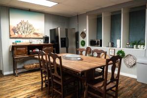 Gallery image of Perfect in Pilot Mtn-Unit 1 Walk to Downtown! in Pilot Mountain