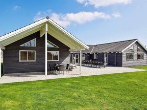 Budova, kde se prázdninový dům nachází