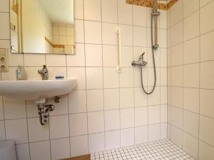 a bathroom with a sink and a shower at Doppelhaushälfte Bernsteinhaus II, Trassenheide in Trassenheide +40 photos