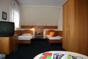 En eller flere senge i et værelse på City Hotel Hanau