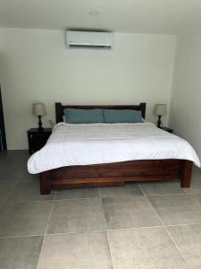 a bed in a room with two nightstands and two lamps at Casa Luna in Santa Cruz +17 photos