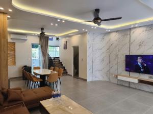 Μια τηλεόραση ή/και κέντρο ψυχαγωγίας στο ATH Novaword Phan Thiết +3 φωτογραφίες