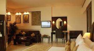 Posezení v ubytování Hotel Shanti Palace Mahipalpur