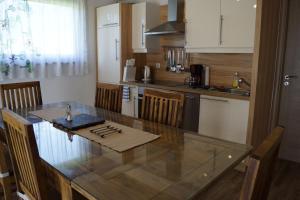 Kuchyň nebo kuchyňský kout v ubytování Apartments Grebenec