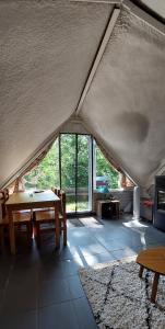 Gallery image of Charmant petit chalet dans la forêt in Gesves