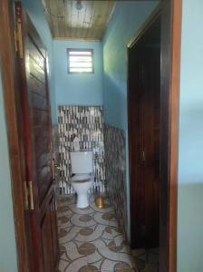 Ένα μπάνιο στο Villa tinah