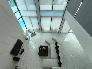 Μια τηλεόραση ή/και κέντρο ψυχαγωγίας στο TYb06 芭提雅北歐風格六臥室別墅