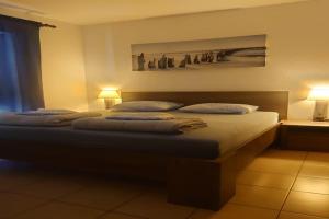 Ένα ή περισσότερα κρεβάτια σε δωμάτιο στο Villa Peragi - Triple Room with Balcony and Private External Bathroom +20 φωτογραφίες