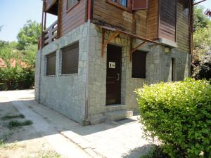 Billede fra billedgalleriet på Zeus-Village οικισμός φινλανδικών chalet με πισίνες & γυμναστήριο i Mólos