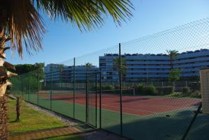 a tennis court with a net on a tennis court at Villa, Famille, Piscine, Tennis, 100m Plage in Saint-Cyprien-Plage