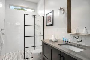 Et badeværelse på The Stables Suite Two