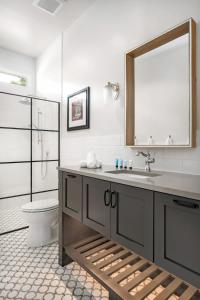 Et badeværelse på The Stables Suite Two