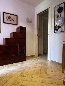an empty room with a dresser and wooden floors at La casa del marchese Malaspina in Mulazzo