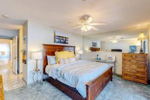 a bedroom with a bed and a ceiling fan at Lakefront Townhouse with Lake, Pool & Tennis in Red Oak +20 photos