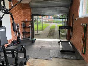 Fitness centrum a/nebo fitness zařízení v ubytování Coral House