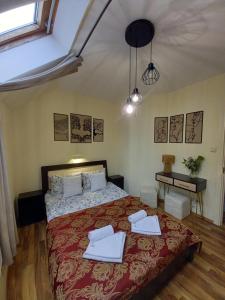 Ένα ή περισσότερα κρεβάτια σε δωμάτιο στο Wakacyjne mieszkanko