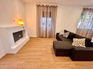 a living room with a couch and a flat screen tv at Villa Anna Francavilla al Mare in Francavilla al Mare