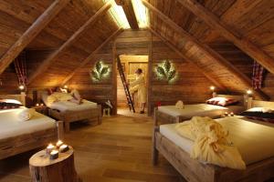 เตียงในห้องที่ Wellnesshotel Tanne +24 ภาพ