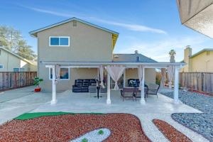 Αίθριο ή υπαίθριος χώρος στο Nice House 4 bedrooms 2 baths, free Wi-Fi, Parking, Washer