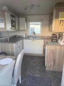 Η κουζίνα ή μικρή κουζίνα στο Harry- 3 bedroom 8berth Seal bay West sands