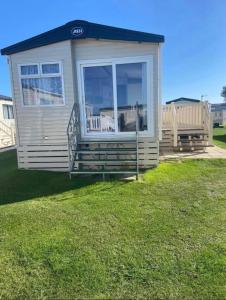 Gallery image of Harry- 3 bedroom 8berth Seal bay West sands in Selsey
