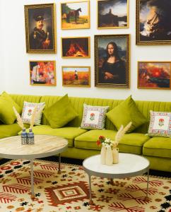 Гостиная зона в Met Luxe Galleria