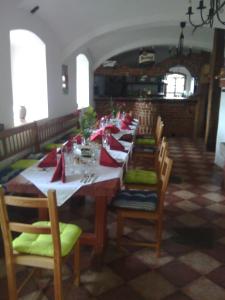 מסעדה או מקום אחר לאכול בו ב-Penzion Paták
