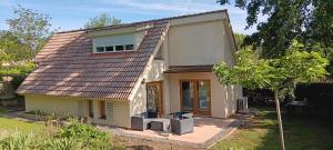 a small white house with a roof at Le refuge barbezien in Lombez