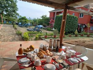 a table with plates of food on top of it at casa Luis in São Tomé