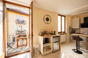 a living room with a kitchen and a balcony at L'Acero Home in Baveno
