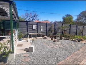 a backyard with a bench and a fence at Die Waenhuis in Parys