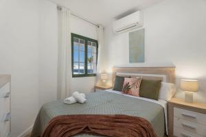 a bedroom with a bed with a stuffed animal on it at Apartamento Refugio del Mar in Candelaria