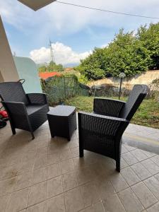 three chairs and a table on a patio at Galatea in Santo Stefano di Magra