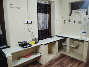 Et badeværelse på Thanalakshmi Homestay only for Family