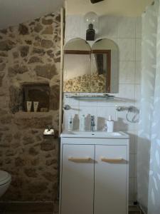 Ένα μπάνιο στο Le Petit Gîte de Milhac