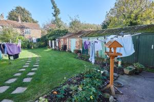 a yard with clothes hanging on a clothes line at 94 Roseberry Cottage in the market town of Guisborough in Guisborough