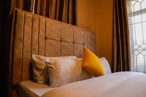 En eller flere senge i et værelse på Eco Safari House