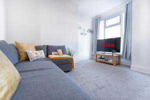 TV a/nebo společenská místnost v ubytování 3 bedroom House in Runcorn Halton