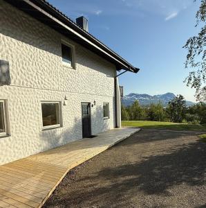 トロムソにあるCasa Sápmiの白い建物