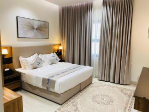 Postel nebo postele na pokoji v ubytování ليناتيل للشقق المخدومه