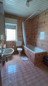 Phòng tắm tại Beach apartments Nemira