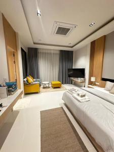 Ένα ή περισσότερα κρεβάτια σε δωμάτιο στο MODERN NEW RELAX VILLA SoL & PooL +10 φωτογραφίες