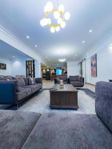 Χώρος καθιστικού στο Primrose Apartments Kololo +11 φωτογραφίες
