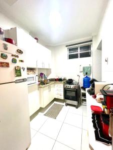 Dapur atau dapur kecil di Lindo apartamento no Boqueirão +9 gambar