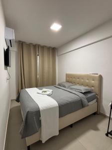 a bedroom with a bed in a room at Tamandaré Refúgio Luxuoso com Piscina Infinita e Mar Azul in Tamandaré