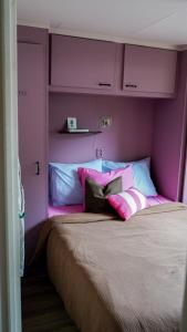 Postel nebo postele na pokoji v ubytování Boutique Budget tinyhouse Veluwe