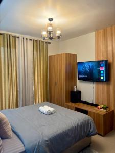 Μια τηλεόραση ή/και κέντρο ψυχαγωγίας στο Alon Uno Suites - Saekyung Condominium