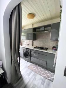 Η κουζίνα ή μικρή κουζίνα στο Home sweet home